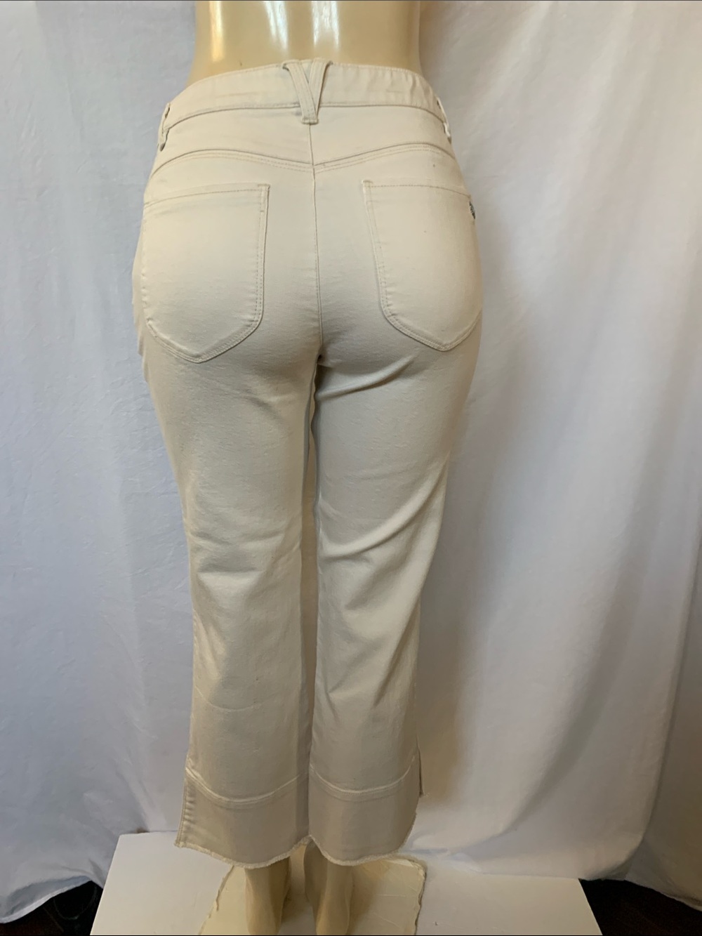 DEMOCRACY Jeans Tummy Control Size 6 Crop Kick Flare Frayed Hems Beige NWOT - Picture 6 of 10